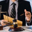 ضرورت داشتن وکیل در پرونده‌های قضایی